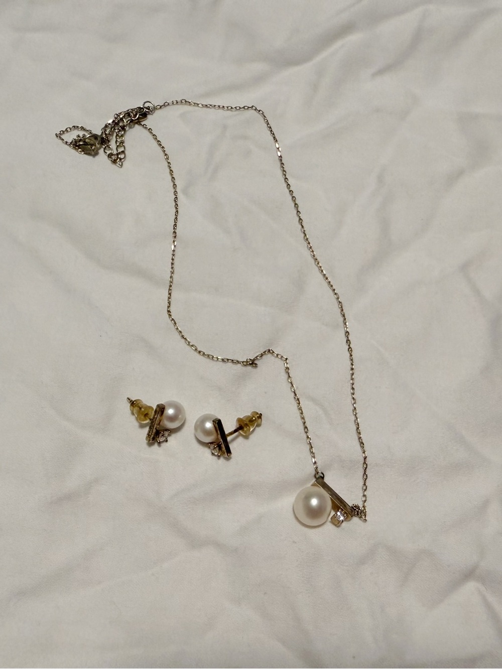 Pearl Pendant Necklace with Matching Stud Earrings - White Pearls